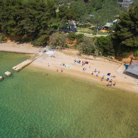 Kamp Karla&Bruno Hotel Sveti Filip i Jakov Bagian luar foto