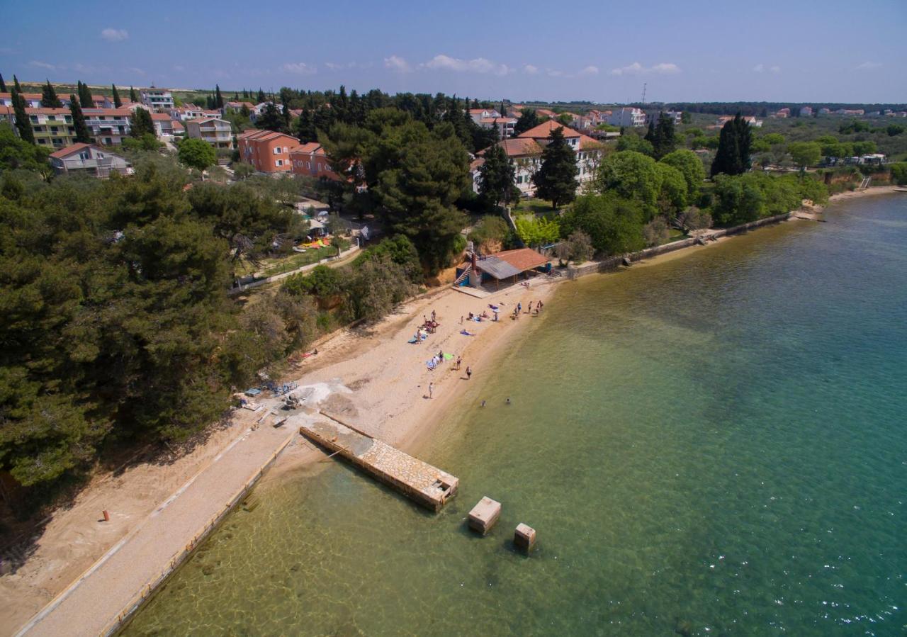 Kamp Karla&Bruno Hotel Sveti Filip i Jakov Bagian luar foto