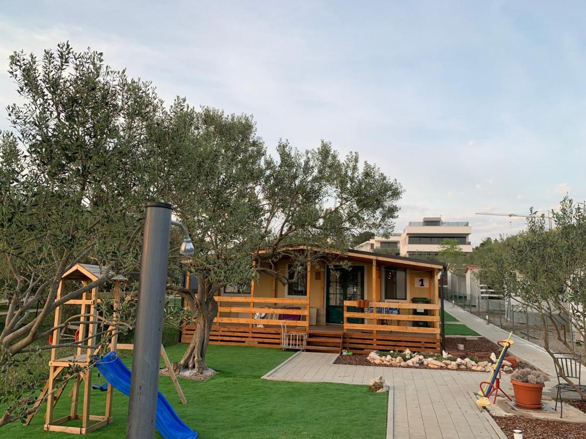 Kamp Karla&Bruno Hotel Sveti Filip i Jakov Bagian luar foto