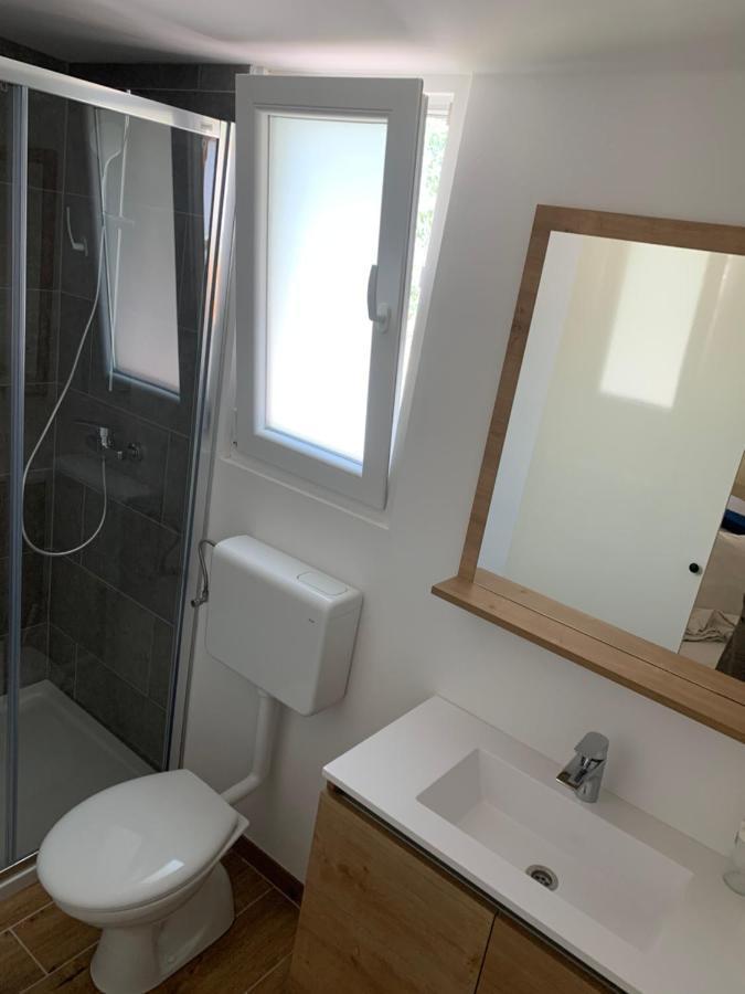 Kamp Karla&Bruno Hotel Sveti Filip i Jakov Bagian luar foto