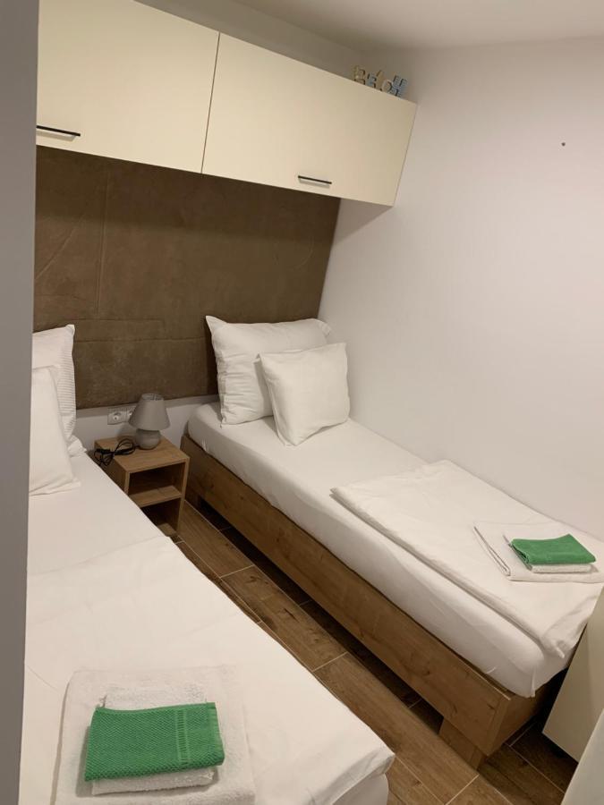 Kamp Karla&Bruno Hotel Sveti Filip i Jakov Bagian luar foto
