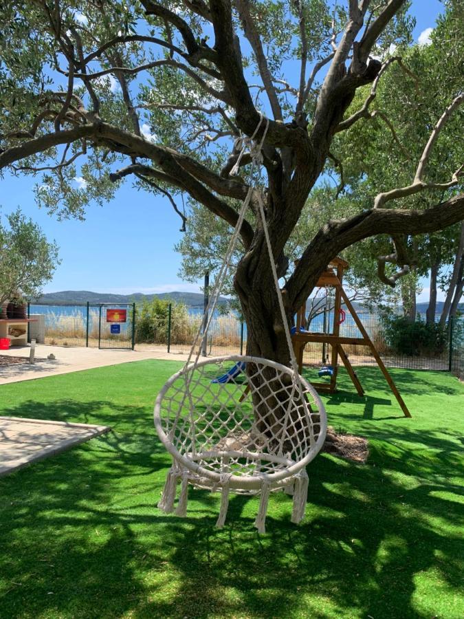 Kamp Karla&Bruno Hotel Sveti Filip i Jakov Bagian luar foto