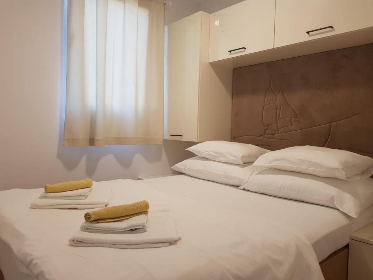 Kamp Karla&Bruno Hotel Sveti Filip i Jakov Bagian luar foto
