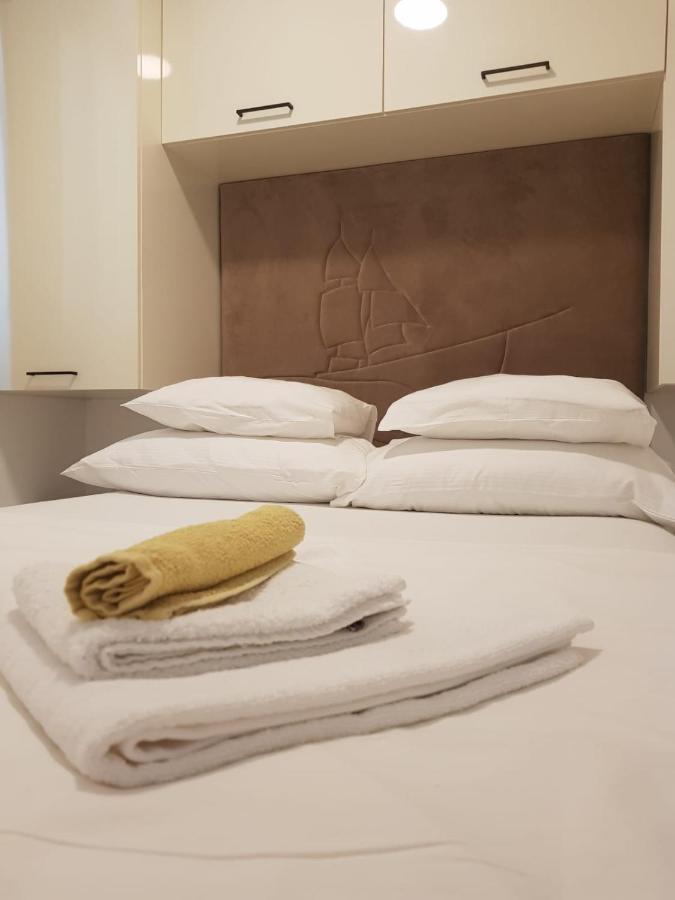 Kamp Karla&Bruno Hotel Sveti Filip i Jakov Bagian luar foto