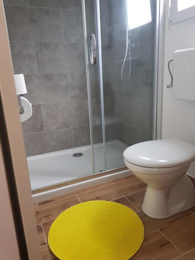 Kamp Karla&Bruno Hotel Sveti Filip i Jakov Bagian luar foto