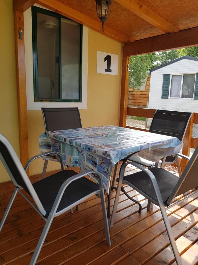 Kamp Karla&Bruno Hotel Sveti Filip i Jakov Bagian luar foto