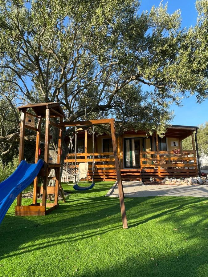 Kamp Karla&Bruno Hotel Sveti Filip i Jakov Bagian luar foto