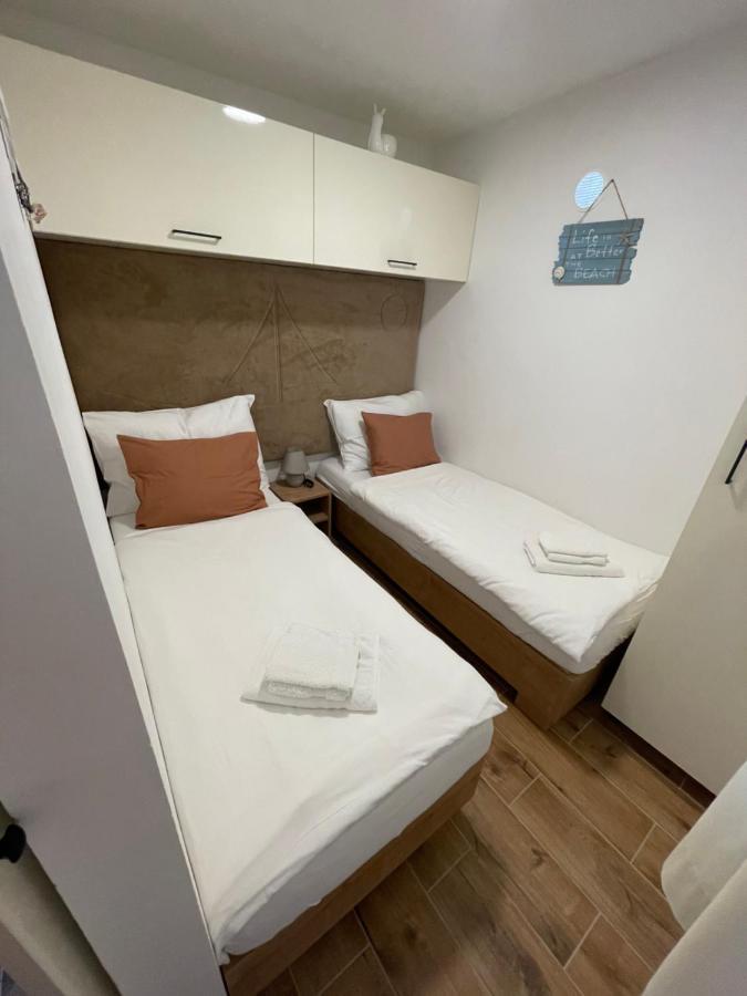 Kamp Karla&Bruno Hotel Sveti Filip i Jakov Bagian luar foto