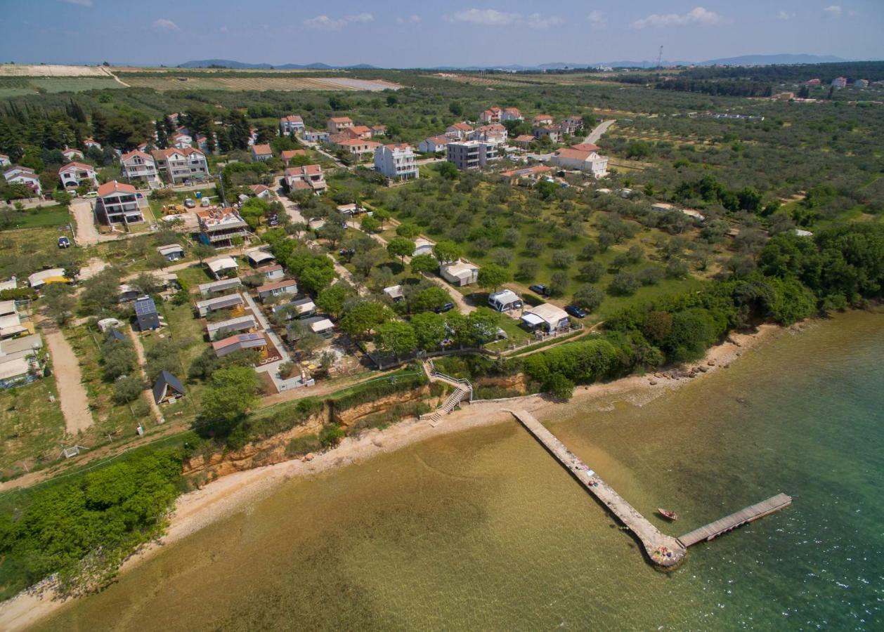 Kamp Karla&Bruno Hotel Sveti Filip i Jakov Bagian luar foto