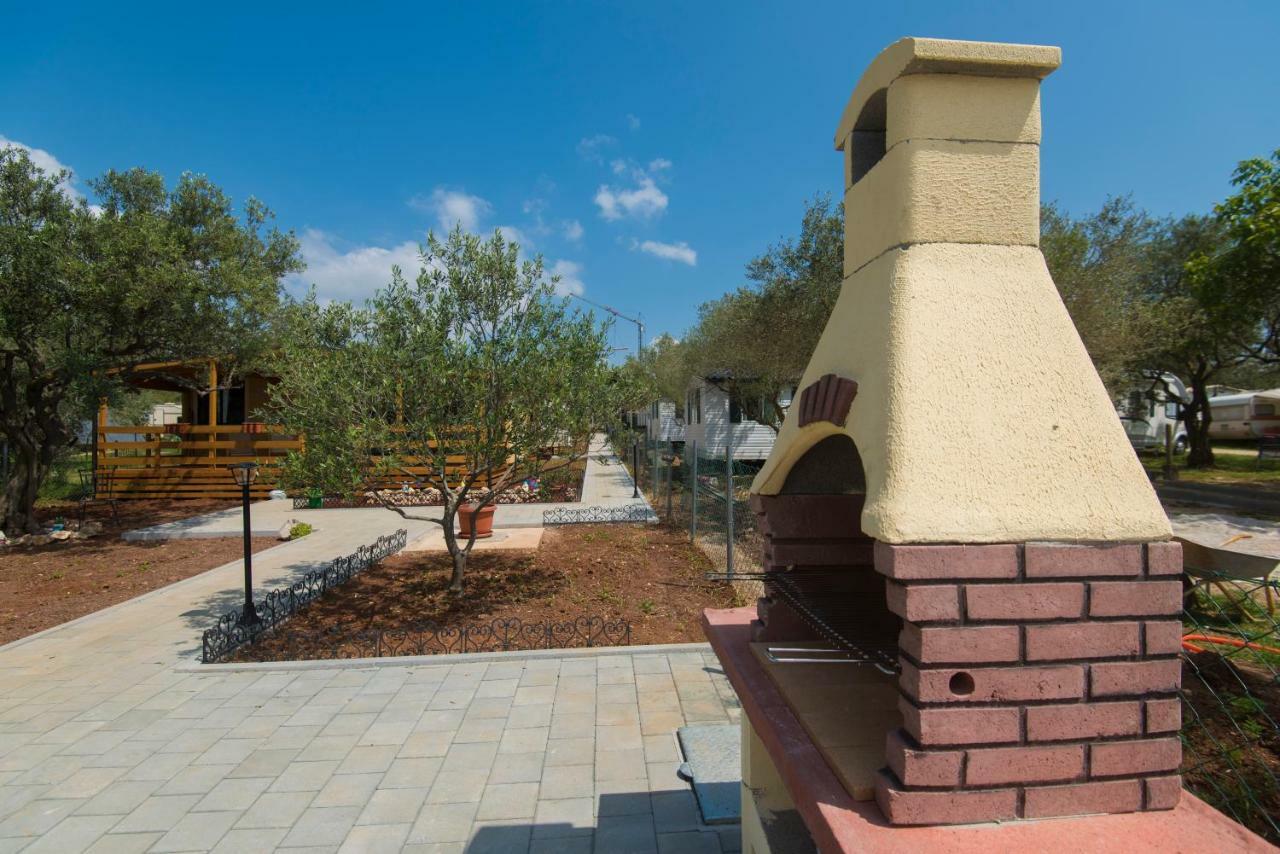 Kamp Karla&Bruno Hotel Sveti Filip i Jakov Bagian luar foto