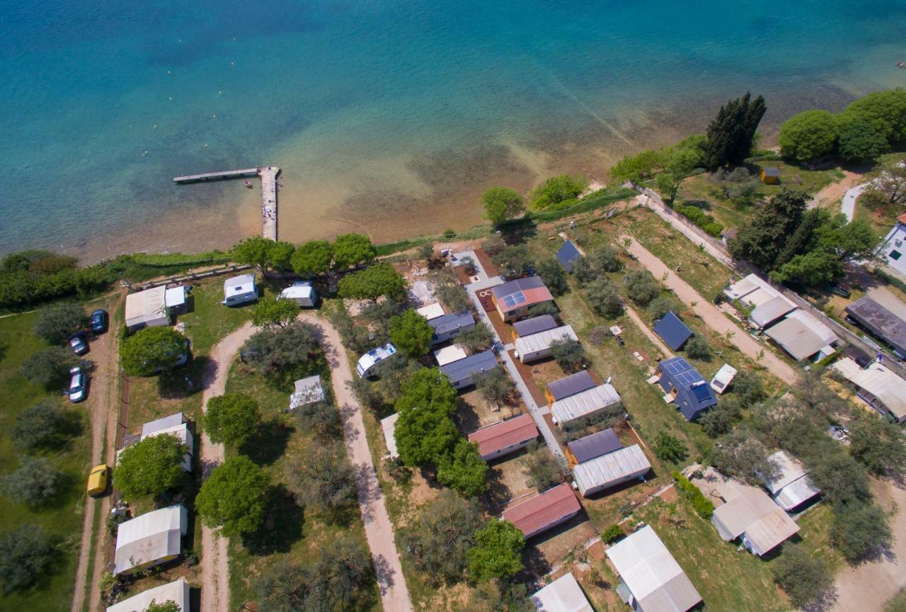 Kamp Karla&Bruno Hotel Sveti Filip i Jakov Bagian luar foto
