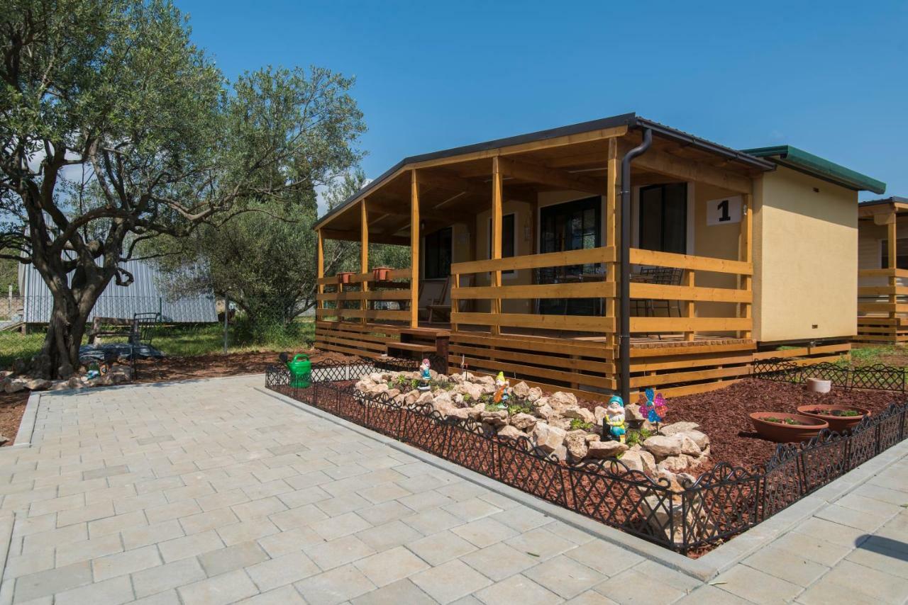 Kamp Karla&Bruno Hotel Sveti Filip i Jakov Bagian luar foto