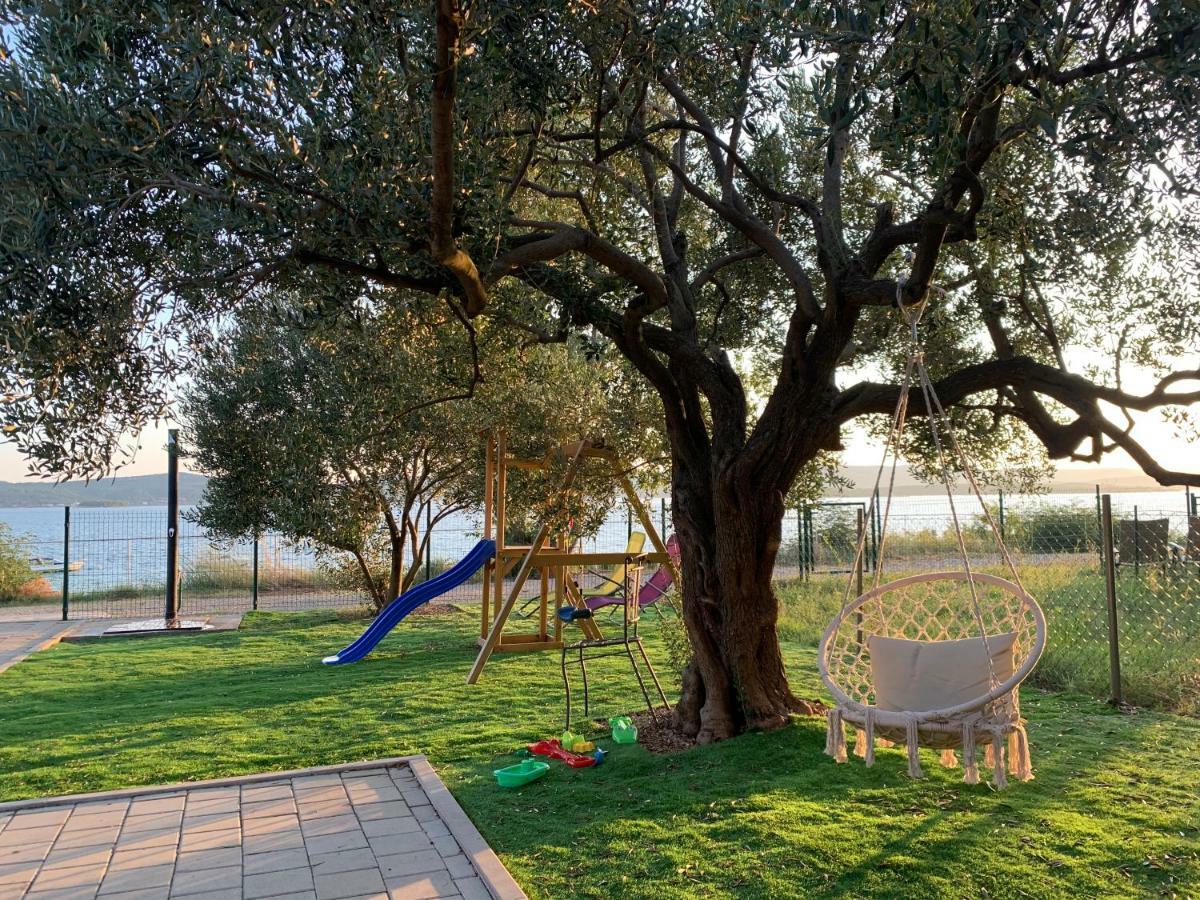 Kamp Karla&Bruno Hotel Sveti Filip i Jakov Bagian luar foto