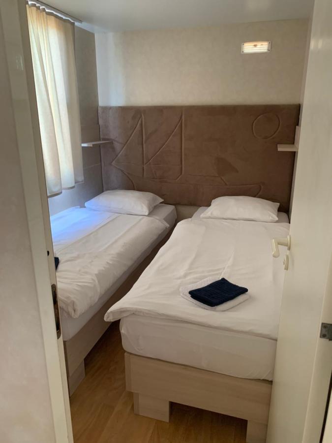 Kamp Karla&Bruno Hotel Sveti Filip i Jakov Bagian luar foto